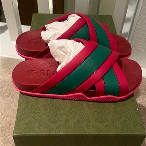 Gucci Women's Red and Green Crisscross Sandals